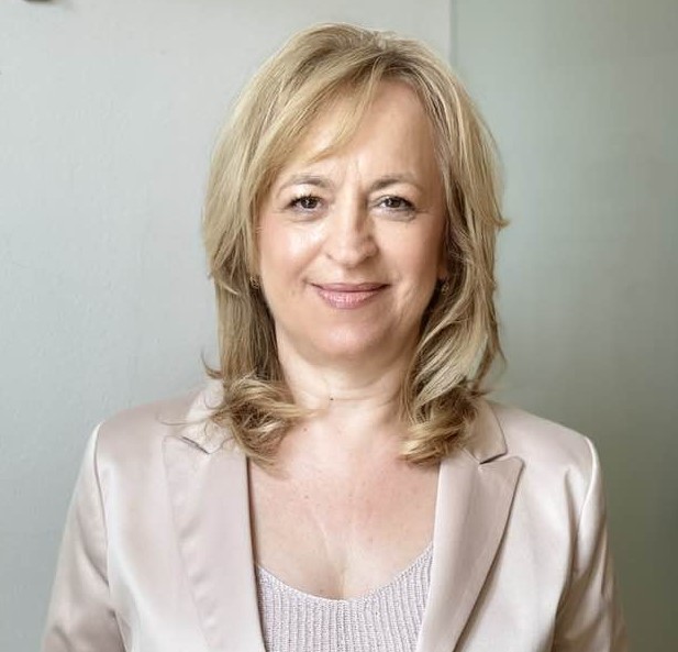 Füle Katalin ingatlanos Erdőkertes